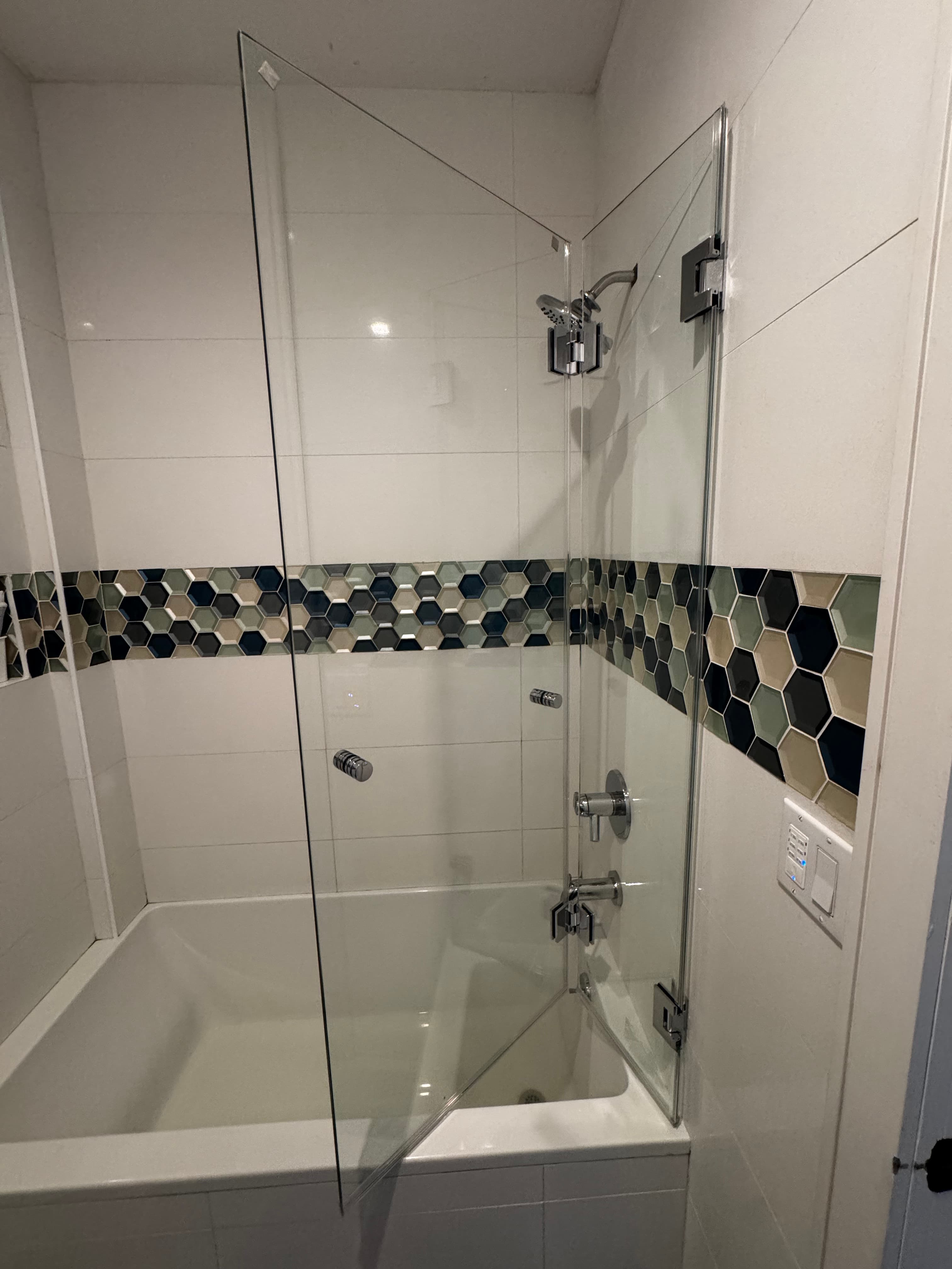 Folding Shower Door thumbnail 4